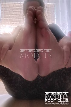 Feet modelka