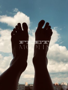 Feet modelka