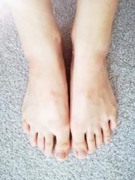 Feet modelka