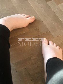 Feet modelka