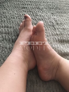 Feet modelka