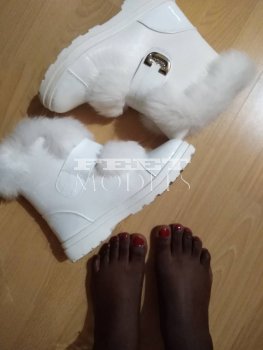 Feet modelka