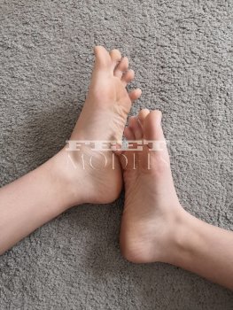 Feet modelka