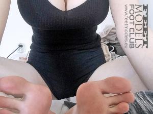 Feet modelka