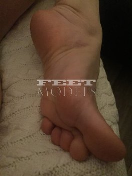 Feet modelka