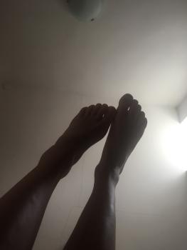 Feet modelka