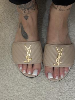 Feet modelka