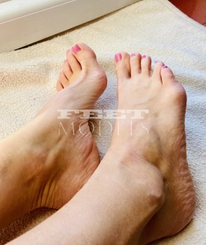 Feet modelka