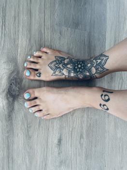 Feet modelka