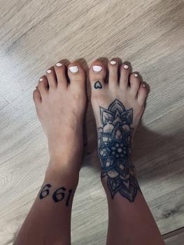 Feet modelka