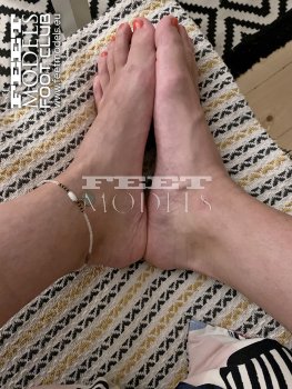 Feet modelka